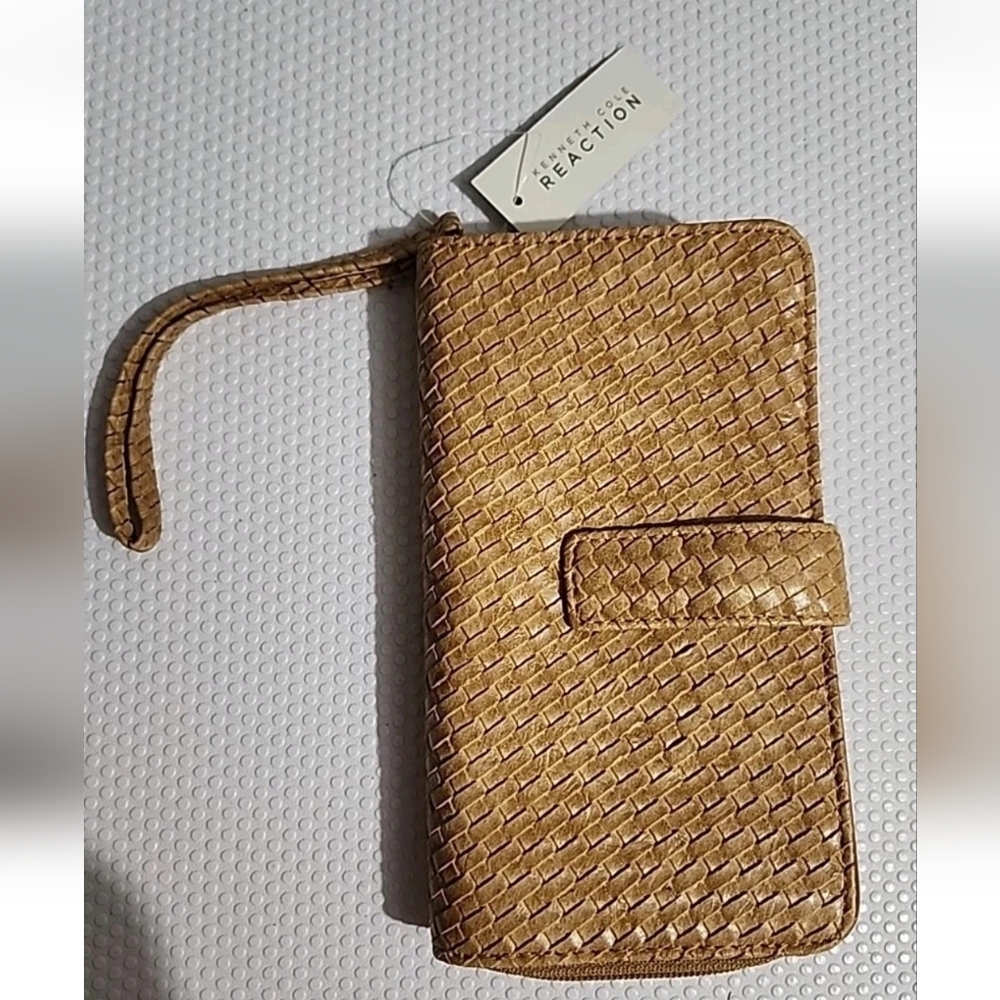 BRAND NEW Kenneth Cole Reaction Women's Wristlet Clutch Wallet Brown